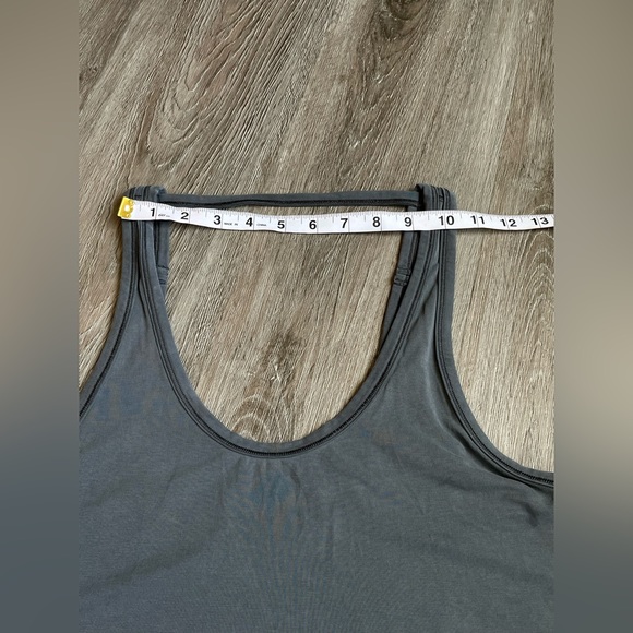 lululemon sports top - Picture 9 of 10